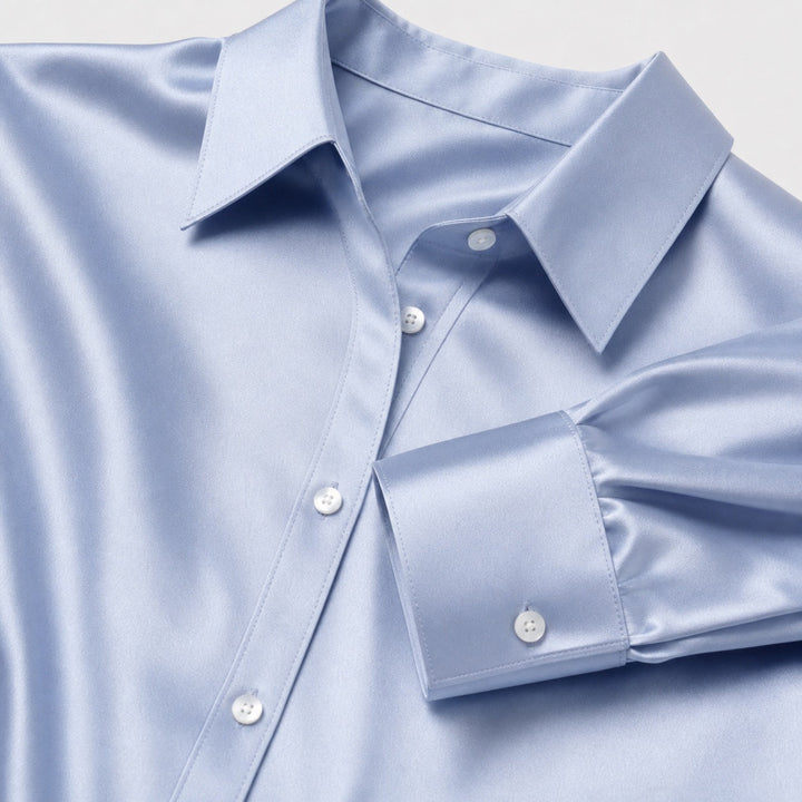Blusa formal de mujer, manga larga y cuello solapa. Diseño elegante para oficina o eventos de moda.