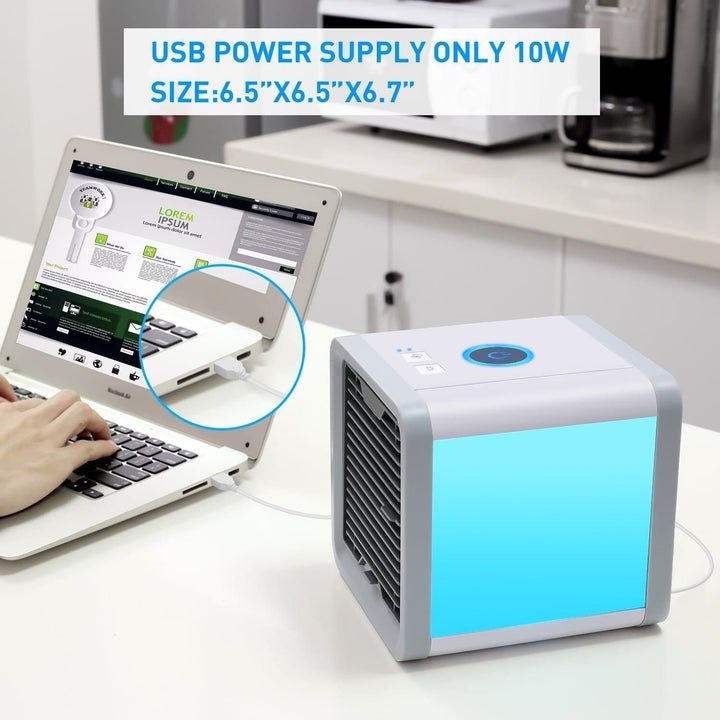Elegante acondicionador de aire personal 3 en 1. Un dispositivo portátil que enfría, humidifica y purifica el aire.
