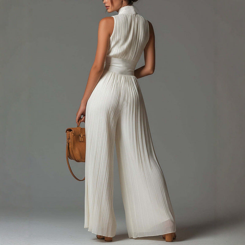 Monos de mujer plisados con escote V, piernas anchas. Outfit formal y elegante para fiestas.