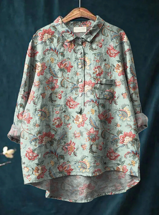 Modelo luciendo blusa fluida floral manga larga, ropa elegante y cómoda para mujer.