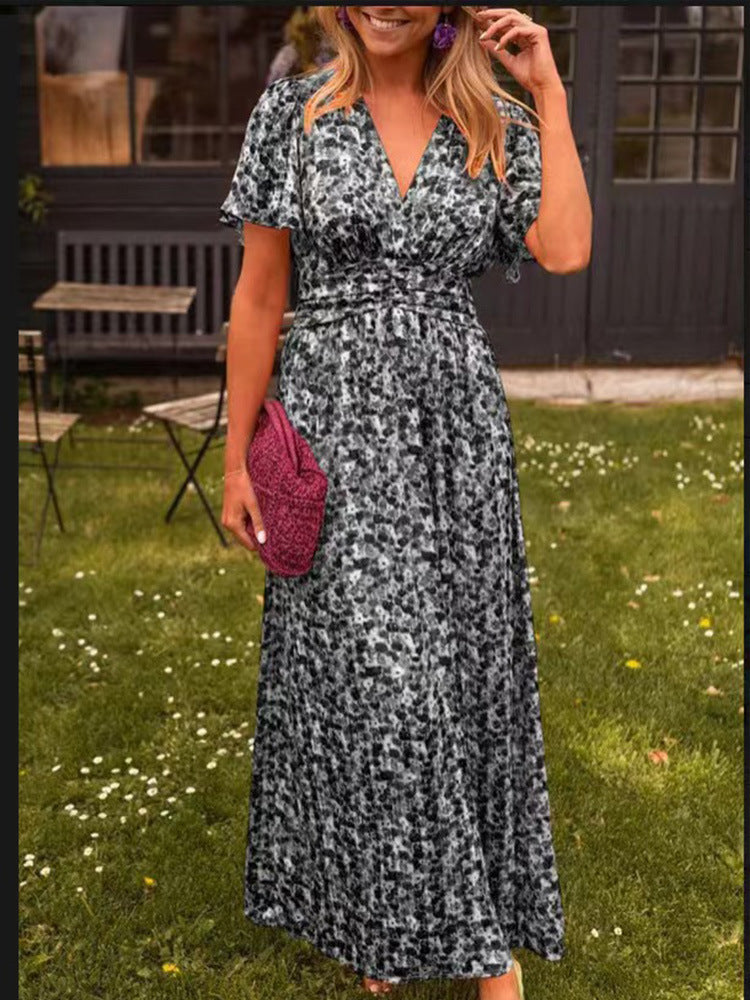 Vestido de primavera-verano para mujer con estampado floral y caída fluida. Una prenda cómoda y chic.
