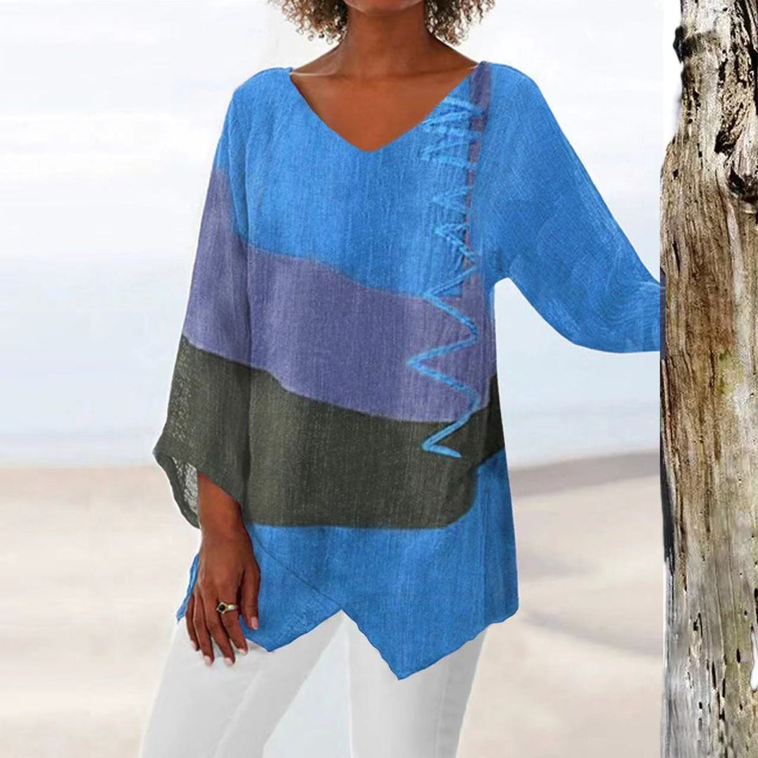 Blusa elegante de mujer con estampado geométrico moderno en tonos vibrantes. Ideal para primavera/verano, estilo casual.