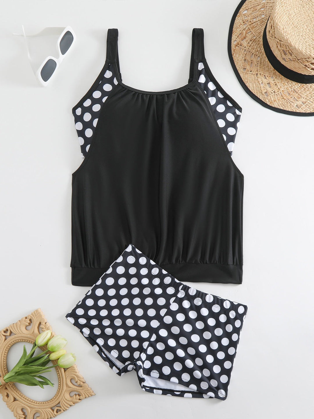 Bikini de lunares para mujer, elegante y de cintura alta, ideal para disfrutar del verano.