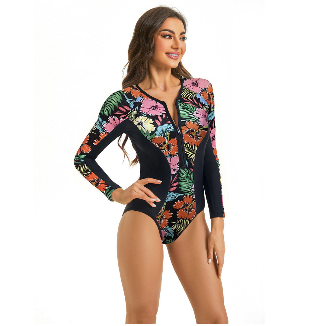 Bañador mujer manga larga con cremallera frontal, ideal para surf y natación, protección UV en playa y piscina.