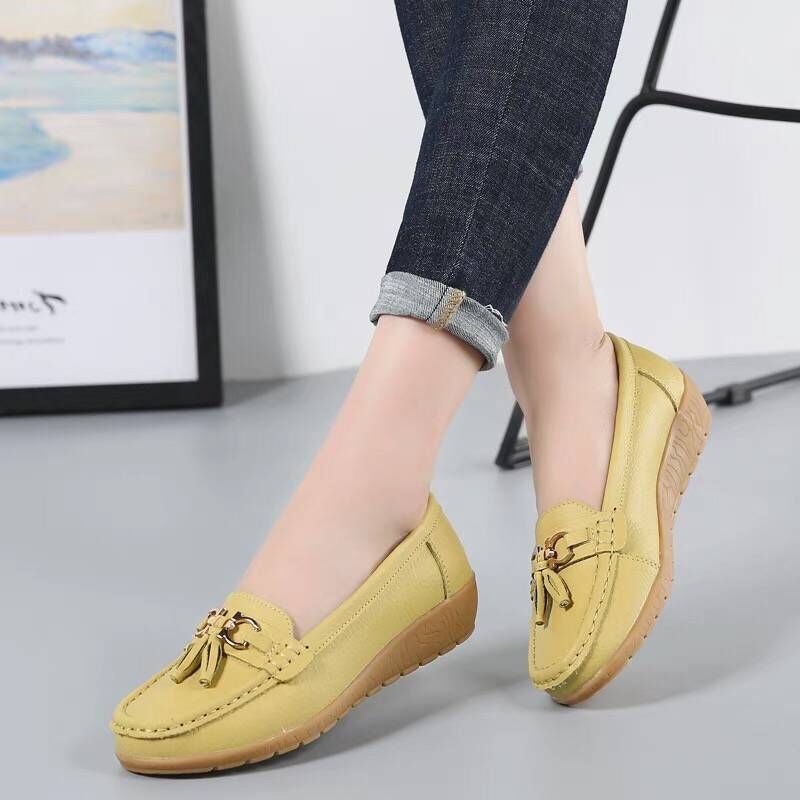 Zapatos planos ortopédicos clásicos para mujer, confort y estilo para calzado diario.