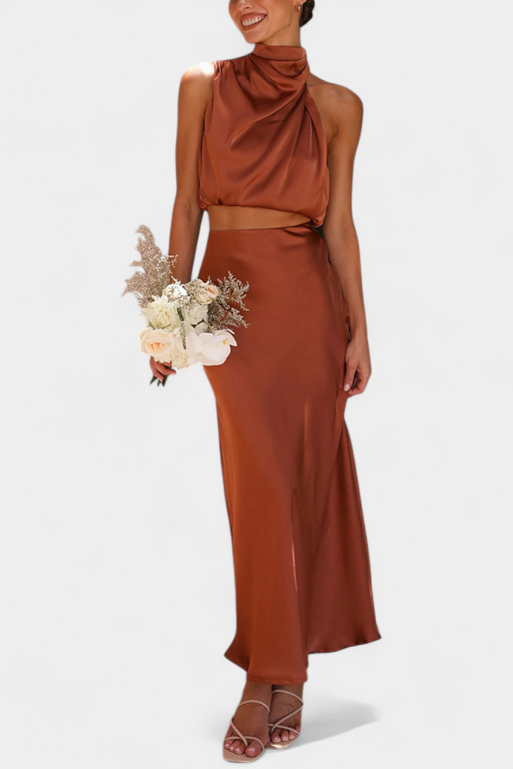 Moda de verano: conjunto elegante de falda y top con espalda descubierta para mujer.