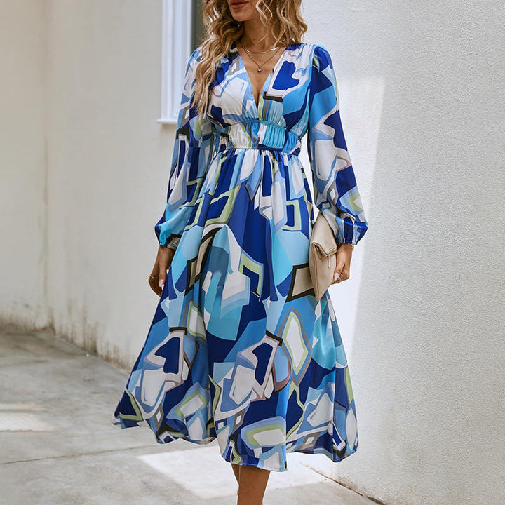 Vestido de verano midi floral. Escote cruzado, falda con vuelo. Prenda romántica, cómoda y femenina.