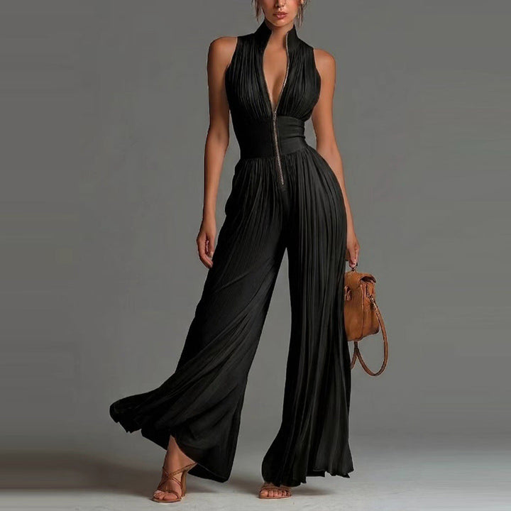 Jumpsuit plisado de moda mujer. Con escote V pronunciado y piernas anchas. Un look elegante de verano.