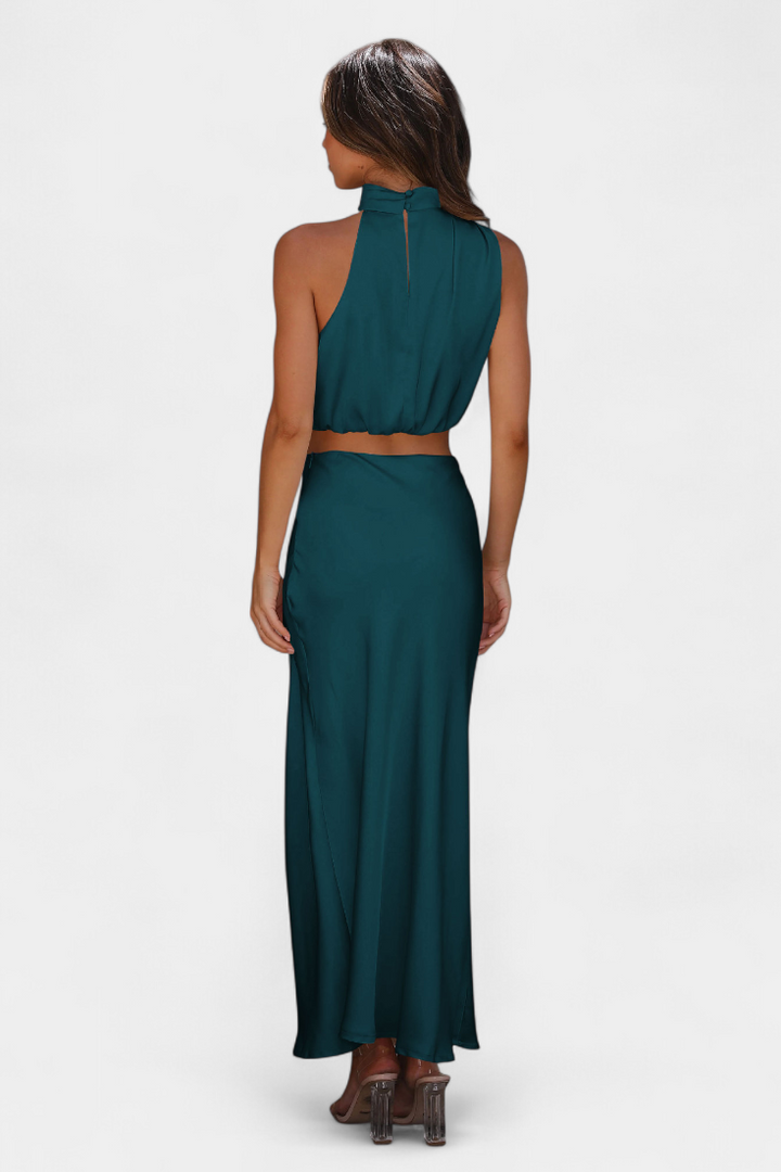Tendencia de moda: conjunto de falda y top halter para mujer con espalda descubierta elegante.