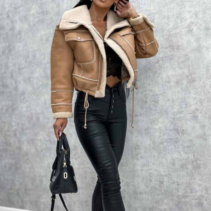 Sofisticada chaqueta de poliéster para mujer, entallada, con solapas, estilo versátil y elegante para otoño.