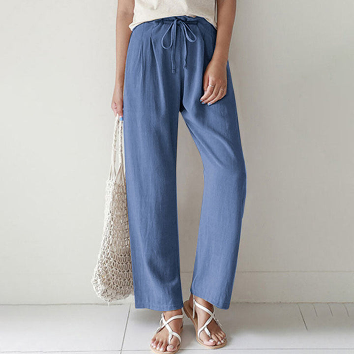 Detalle del cordón ajustable en cintura de los pantalones unisex de relax. Perfectos para confort holgado.