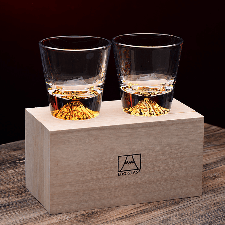 Vaso de licor Kiriko Edo, cristal japonés de alta calidad. Artesanal y exclusivo para coleccionistas de whisky.