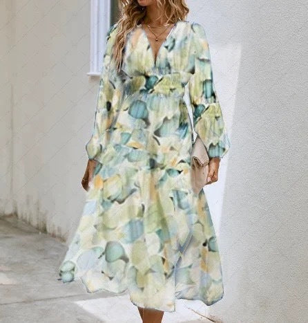 Vestido de primavera-verano. Midi floral, escote cruzado, falda con vuelo. Estilo chic.