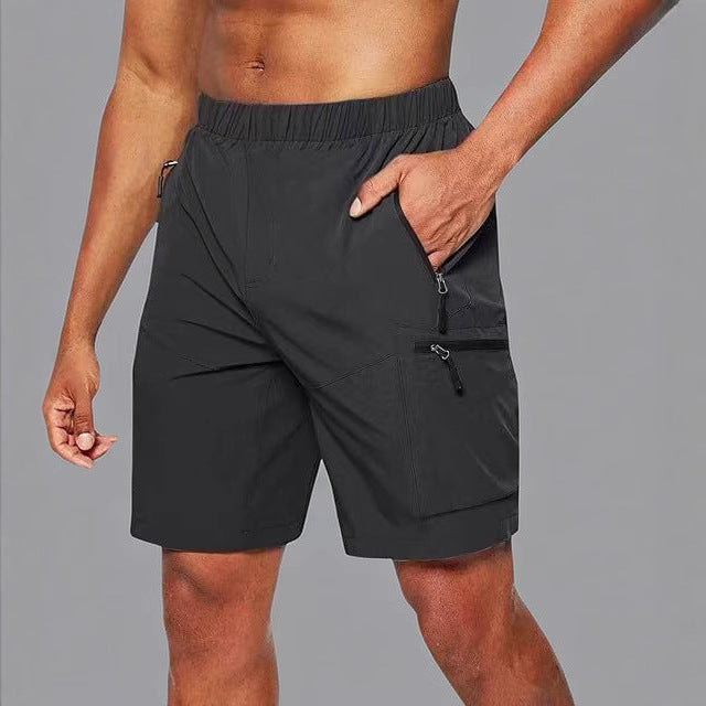 Short deportivo de hombre con bolsillos y ajuste cómodo, esencial para gym y actividades al aire libre.