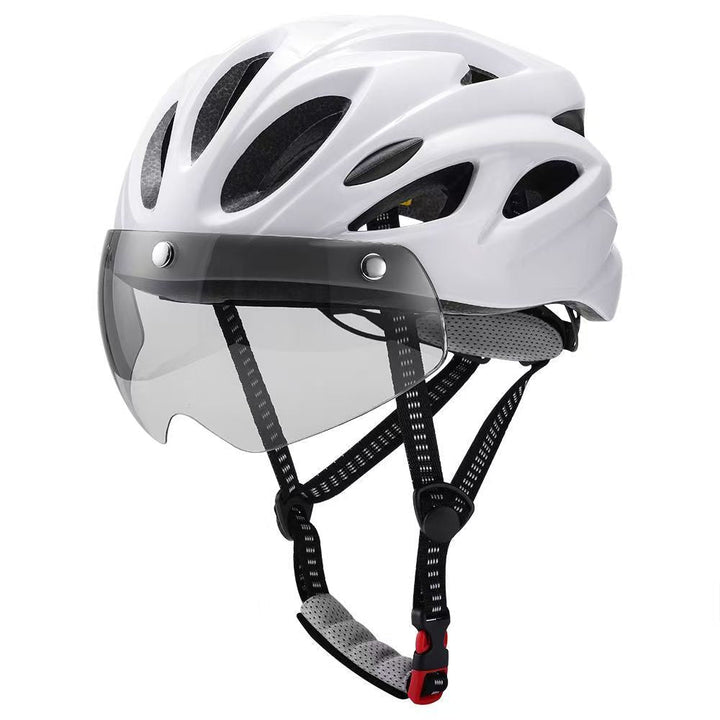Casco de ciclismo de montaña resistente y seguro, con diseño ventilado y ajustable.