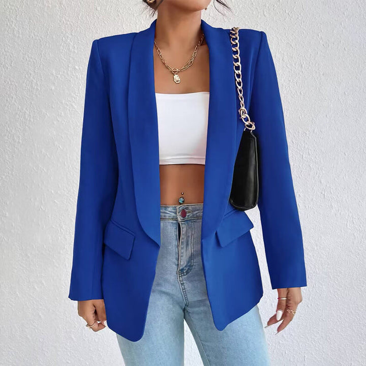 Blazer de oficina para mujer, diseño atemporal que combina elegancia y confort. Ropa femenina de tendencia.
