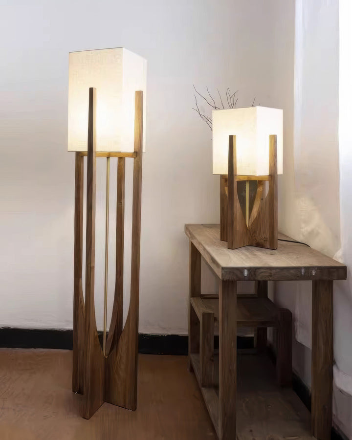 Lámpara de pie ajustable de nogal, pantalla de lino. Luz funcional para lectura en hogar, estilo contemporáneo.