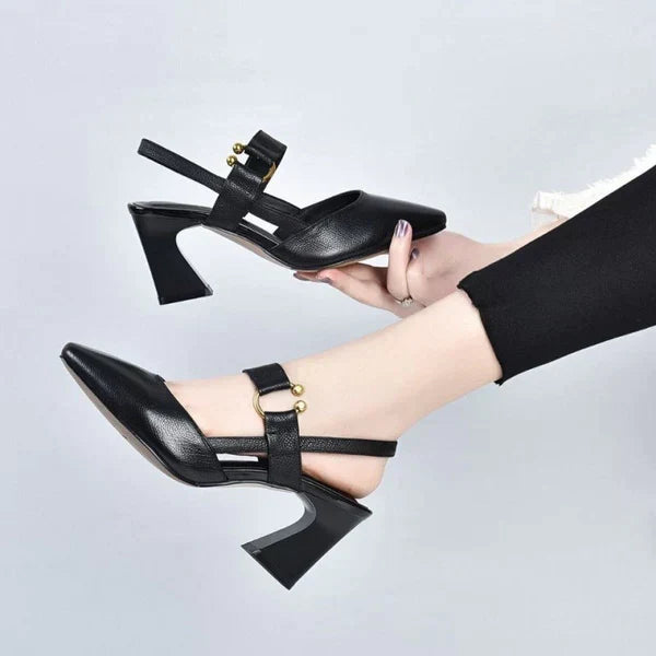 Sandalias ortopédicas de mujer, tacón cómodo y elegante. Calzado de verano con soporte plantar para moda femenina.