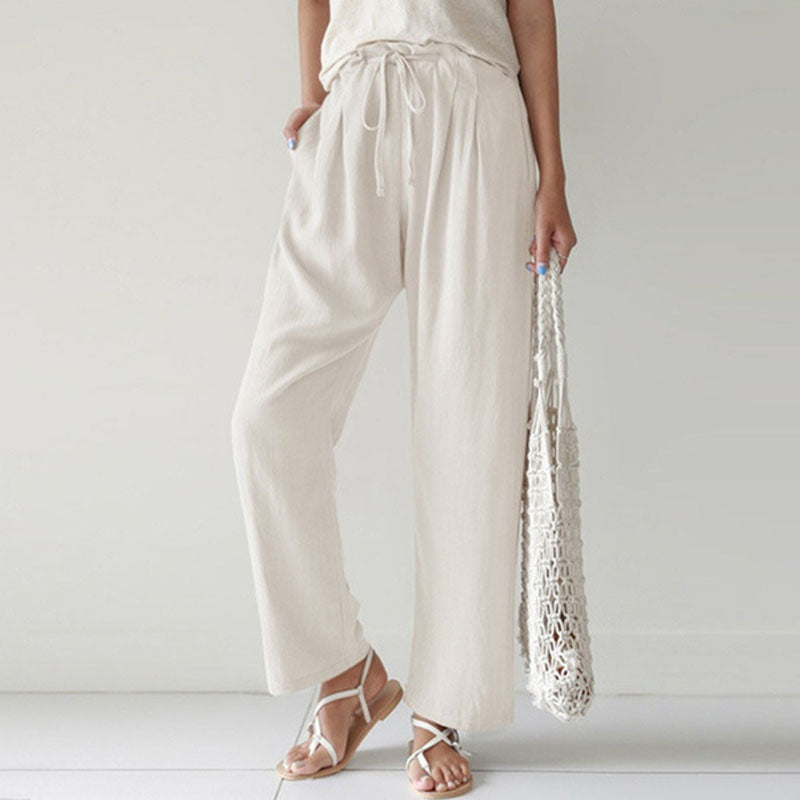 Textura suave y ligera de los pantalones rectos unisex. Ideal para comodidad y frescura en verano.