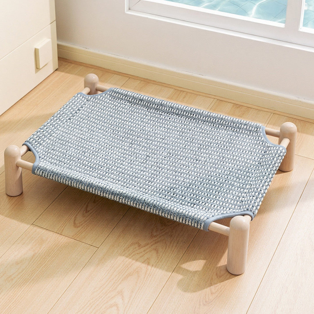 Cama de madera elevada para gatos y perros pequeños o medianos. Malla transpirable para un descanso higiénico y fresco.