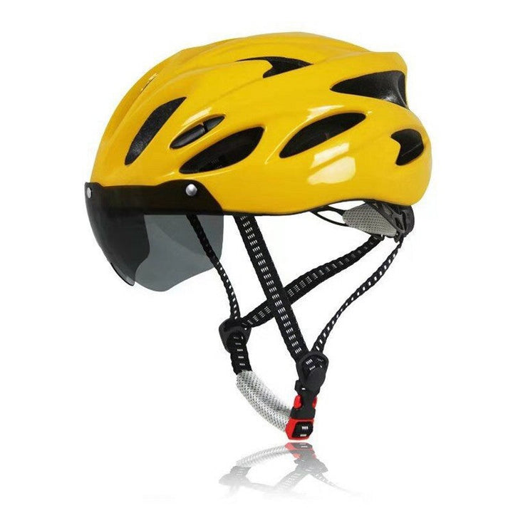 Casco de ciclismo duradero con protección contra impactos, ligero y altamente ventilado.