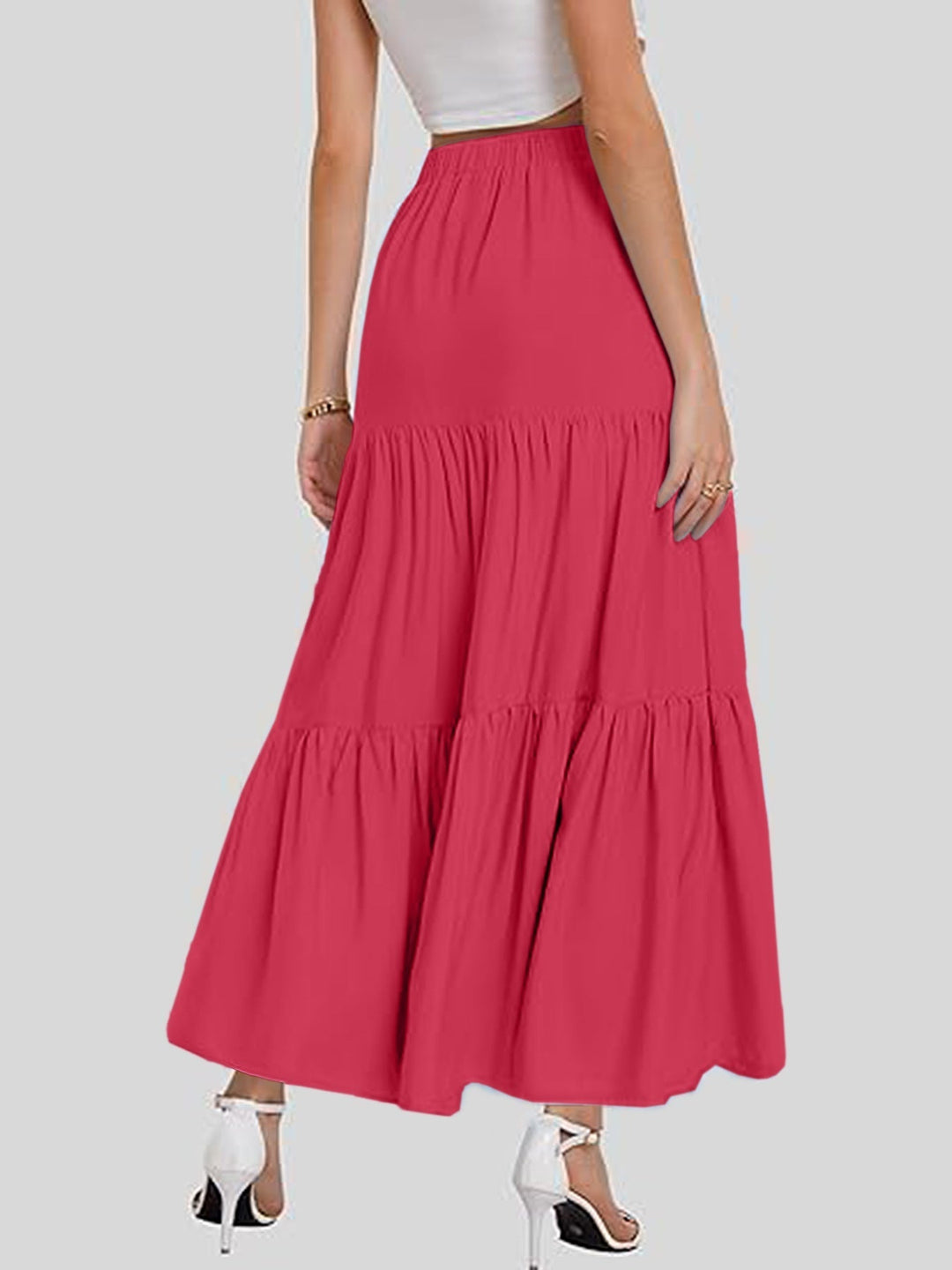 Modelo de falda midi BASILISA con volantes, ideal para ropa casual o eventos chic. Moda femenina de tendencia.