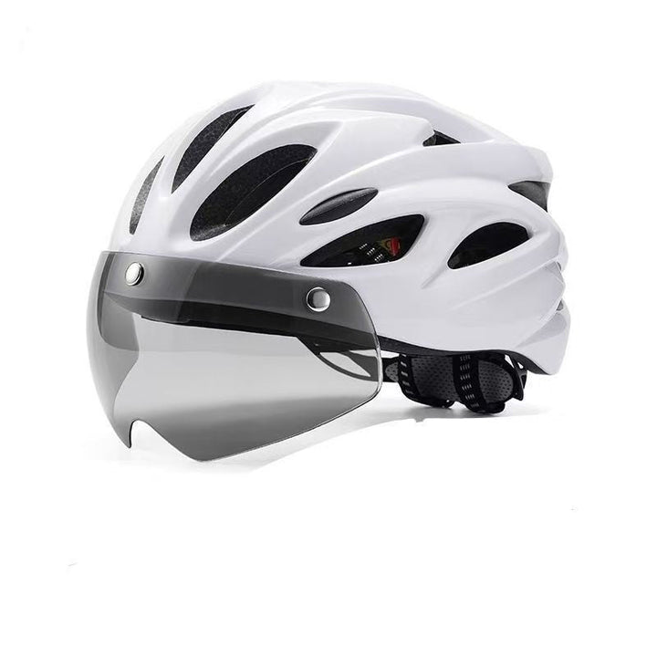 Casco de ciclismo lateral, mostrando ajuste ergonómico y protección lateral avanzada.