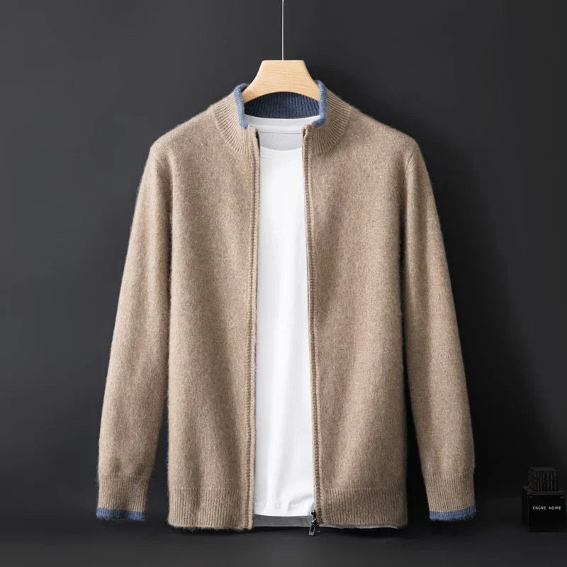 Cárdigan hombre con cremallera y cuello alto, ideal para invierno. Ropa masculina elegante y casual.