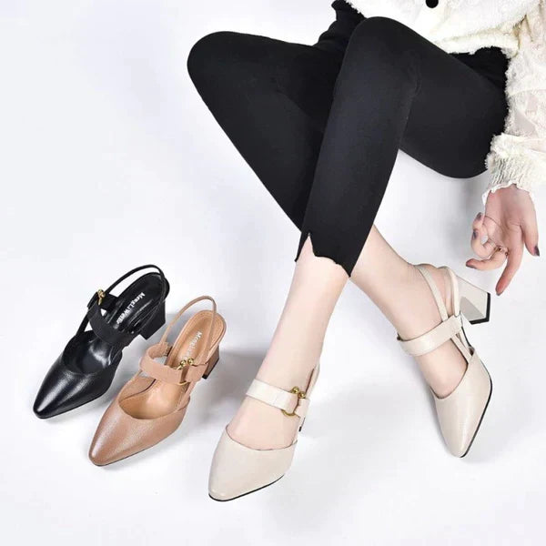 Calzado de mujer: sandalias ortopédicas con tacón cómodo. Estilo elegante y soporte plantar ideal para el verano.