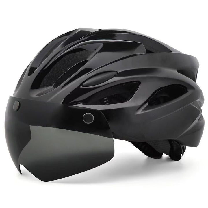 Casco de ciclismo aerodinámico y resistente, diseñado para rendimiento y protección.