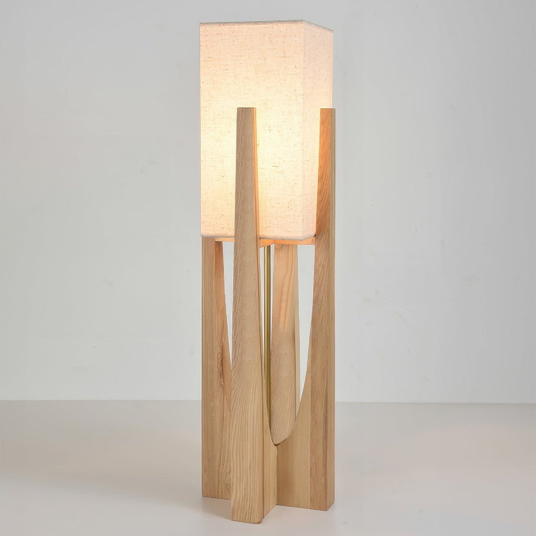 Lámpara de pie de nogal con pantalla de lino para un hogar moderno. Ilumina con estilo y funcionalidad.