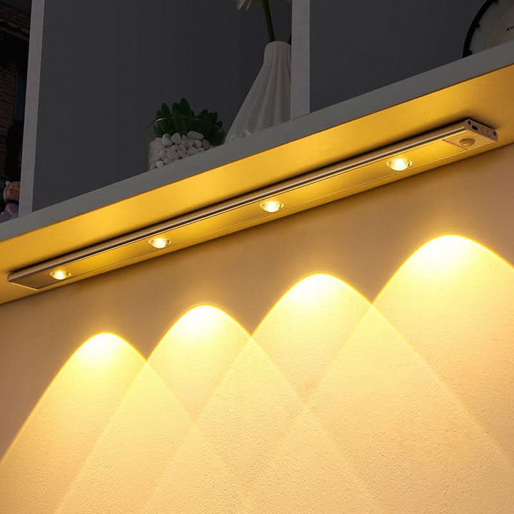 Lámpara LED decorativa con sensor de movimiento para un pasillo o rincón del hogar. Luz automática.