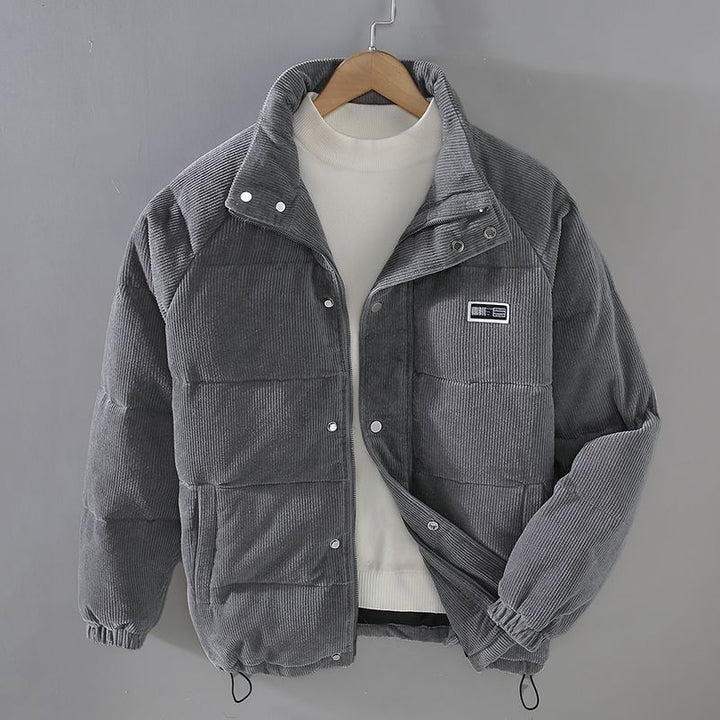 Chaqueta acolchada para hombre, ideal abrigo de invierno cálido, estilo casual y moda masculina.