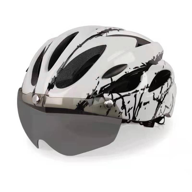 Casco de ciclismo de alto rendimiento, ventilado, ligero y con máxima protección para atletas.