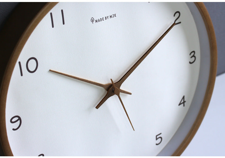 Reloj de pared de madera minimalista, silencioso, analógico, ideal para decorar con funcionalidad.