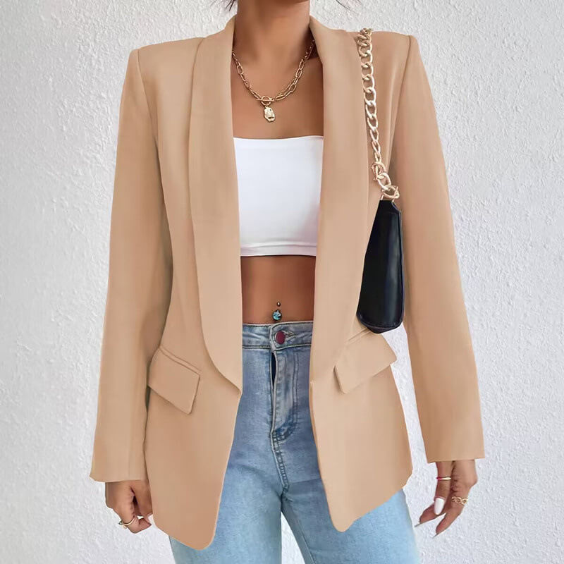 Detalle del blazer elegante para mujer: solapas y corte que realzan la figura. Chaqueta sofisticada y versátil.