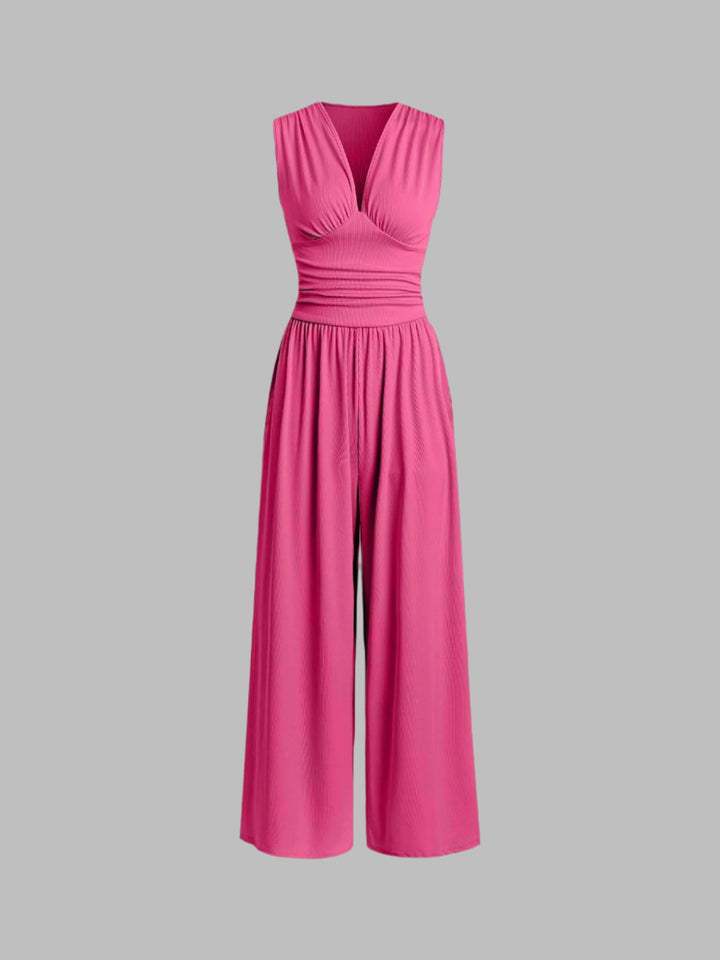 Mono de mujer sofisticado con escote V profundo. Jumpsuit elegante de pierna ancha y caída fluida.
