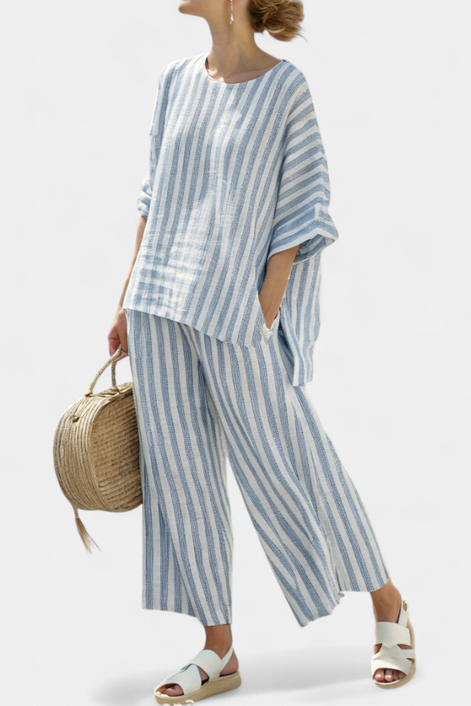 Conjunto de mujer: top casual de rayas azules y blancas, pantalones relajados, ideal para el verano y la moda.