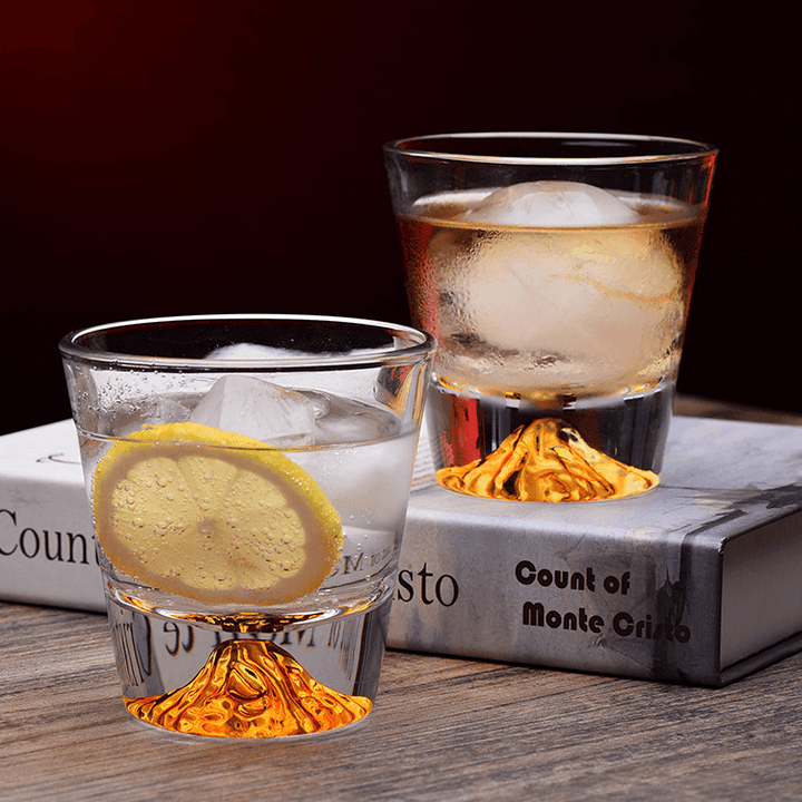 Elegante vaso de whisky Kiriko Edo tallado a mano. Cristal artesanal japonés, ideal para licores y degustación.