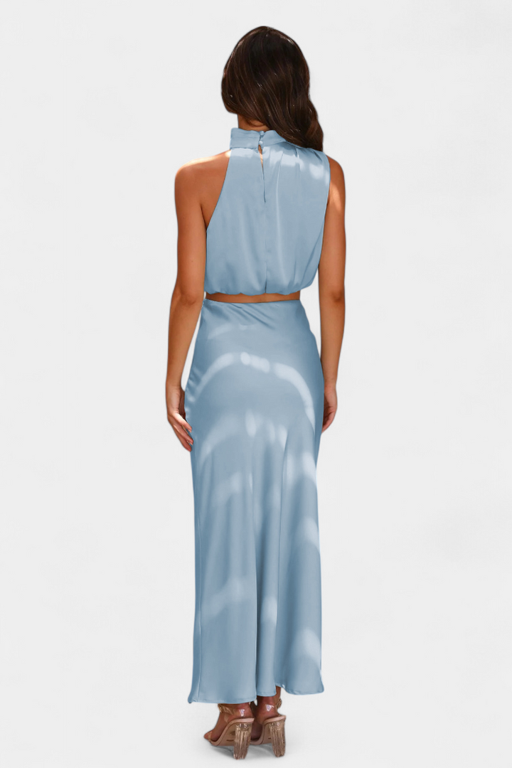 Atuendo elegante de falda y top con espalda descubierta para mujer, moda actual.