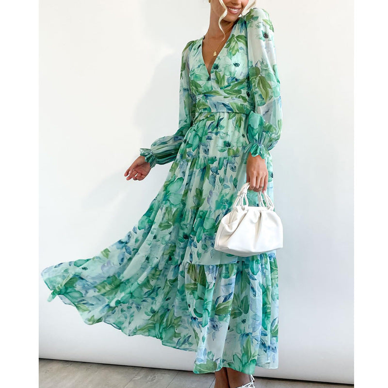 Vestido floral femenino, largo midi. Escote cruzado con detalle de vuelo. Estilo primaveral.