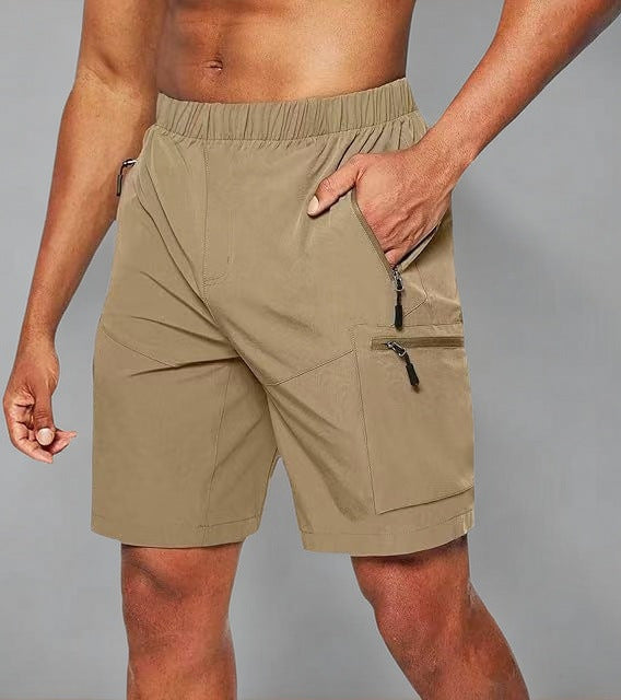 Pantaloneta deportiva masculina, ideal para gym y correr, con tela cómoda y bolsillos prácticos.