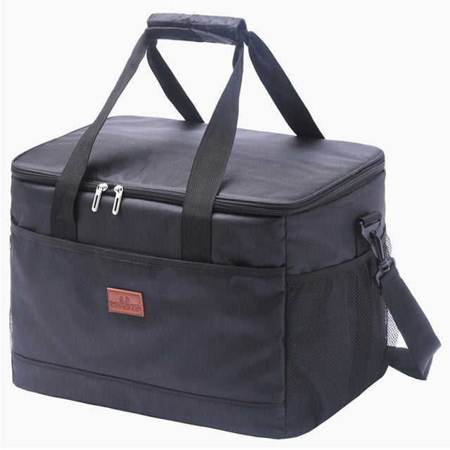 Robusta bolsa térmica impermeable 33L, ideal para senderismo, camping y mantener tus provisiones frescas.