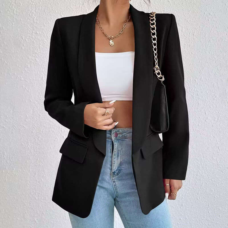 Blazer clásico elegante para mujer en color negro, ideal para looks de oficina o casuales sofisticados.
