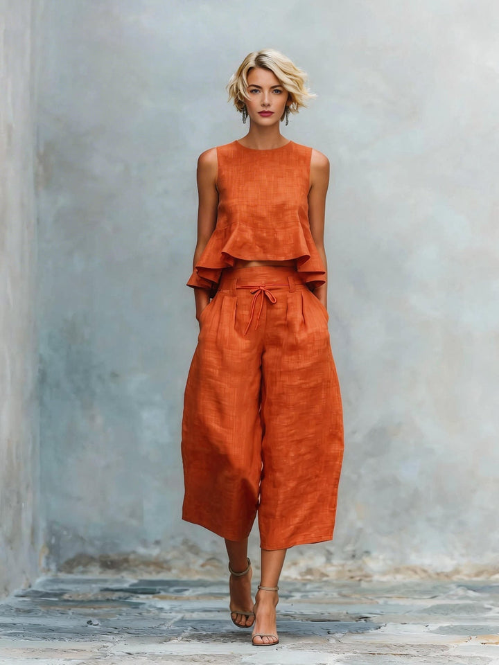 Pantalón ancho y fluido de mujer, combinado con top de volantes. Conjunto de dos piezas para comodidad y estilo.