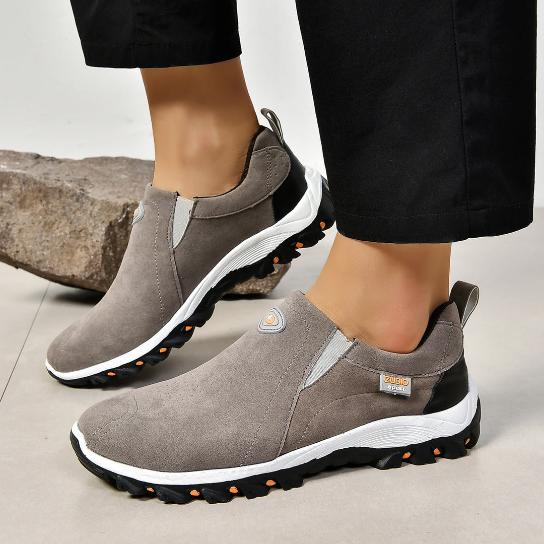 Zapatos slip-on ligeros para hombre, ideales como calzado de verano casual y para paseos diarios.