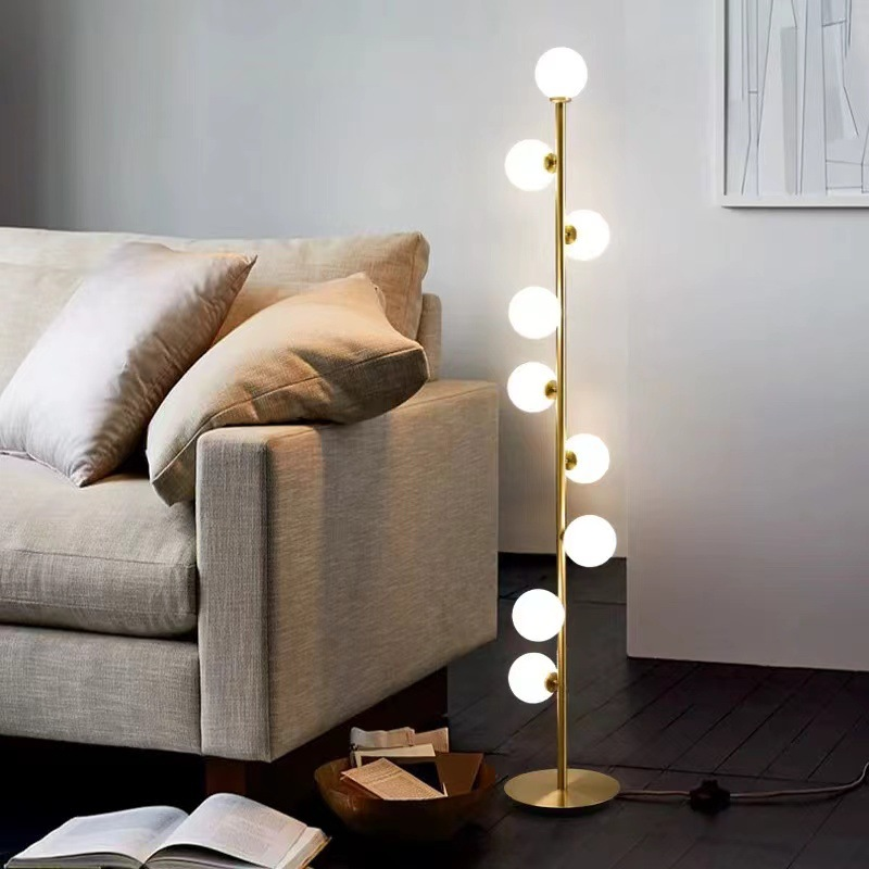 Lámpara de pie esférica LED, estilo nórdico, ideal para decoración de dormitorio o sala de estar.