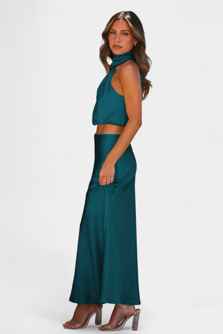 Diseño de espalda descubierta: conjunto elegante de falda y top para mujer, ideal para días cálidos.
