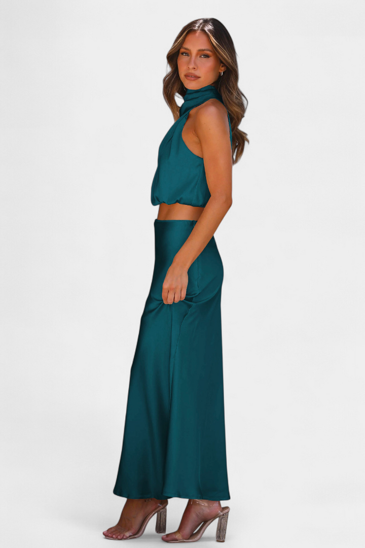 Diseño de espalda descubierta: conjunto elegante de falda y top para mujer, ideal para días cálidos.