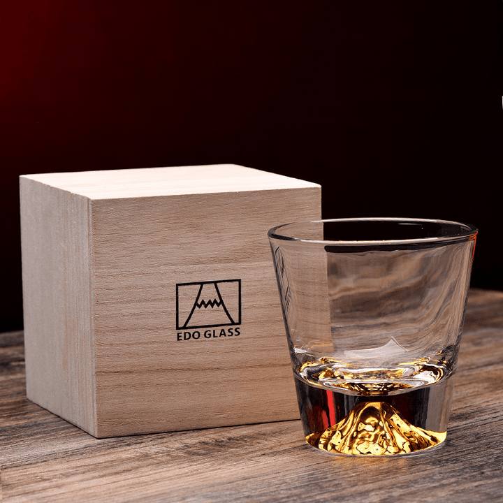Vaso de whisky Kiriko Edo premium, cristal japonés hecho a mano. Lujo para disfrutar tu licor con estilo.
